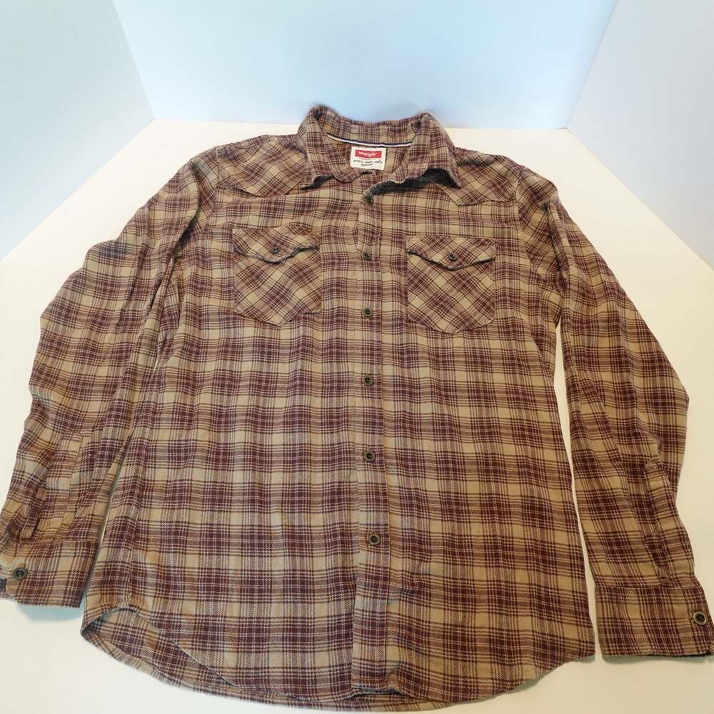 Wrangler Men's Long Sleeve Plaid Button-Down Western Flannel Shirt